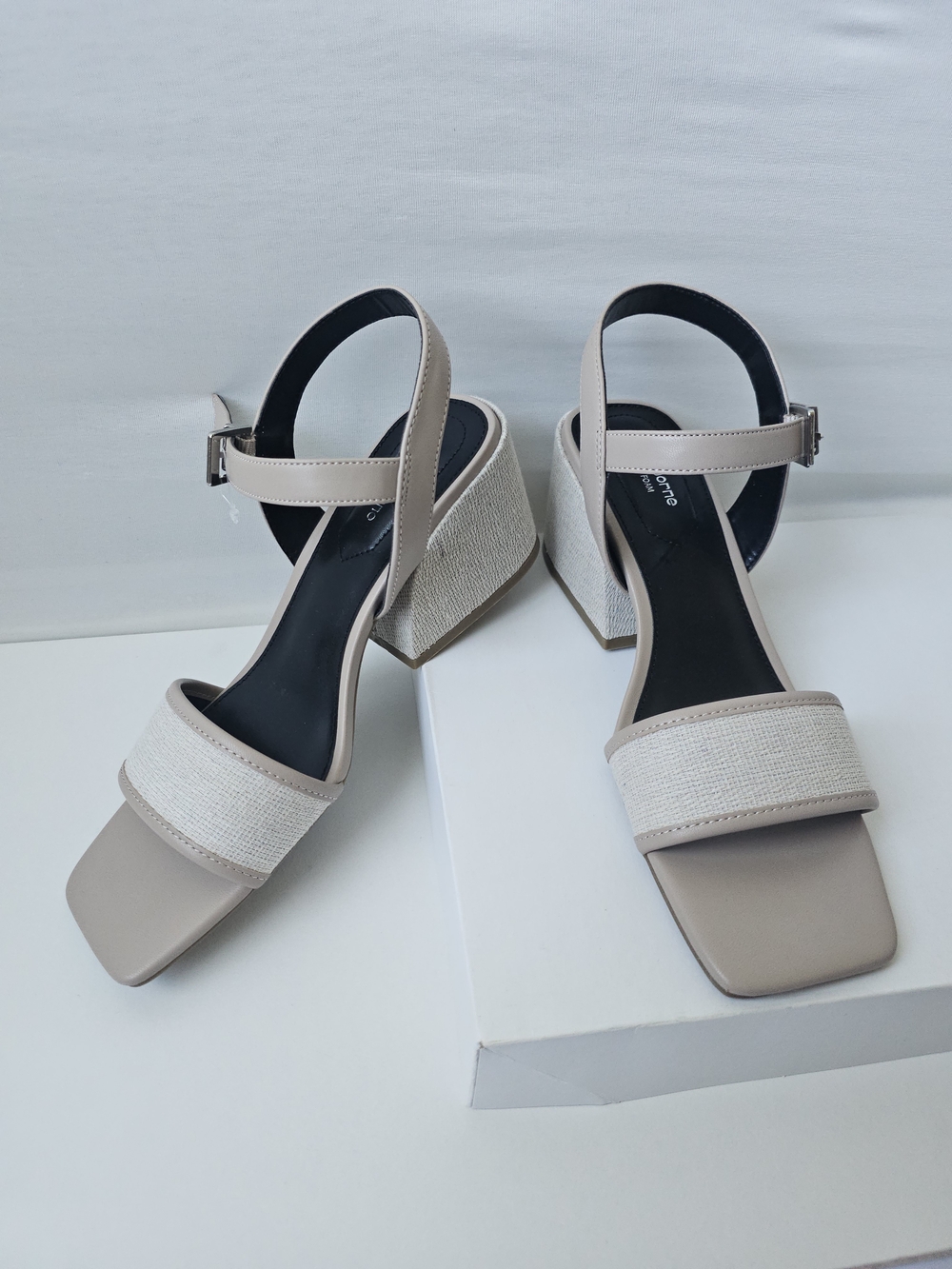 NEW Liz Claiborne Block Heel Sandals - Size 8.5 - Picture 12 of 16
